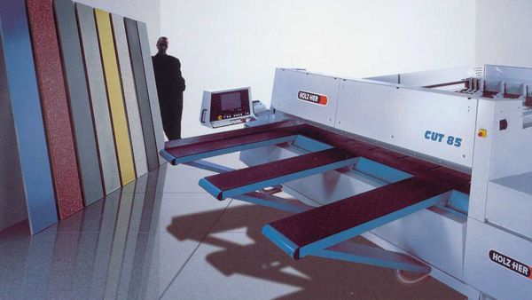 Die ersten Druckbalkensägen von HOLZHER HOLZHER Meilenstein: 2002